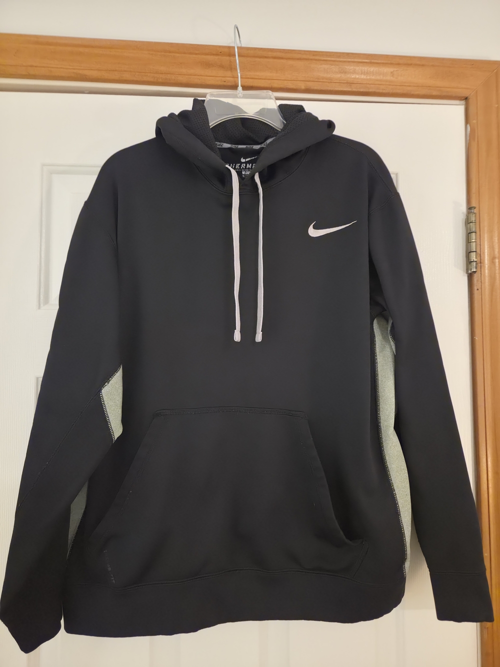 Nike Men’s Black Pullover Hoodie Sweatshirt